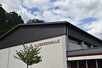 Die Elzberghalle in Dallau, wo der Kreisverband des Deutschen Roten Kreuzes Mosbach am 23.12. und 24.12 im Corona-Jahr 2020 kostenlose Corona-Schnelltests anbietet. 