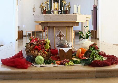 Erntedankgaben, Altar