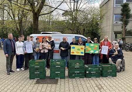 Spendenkisten, Personen, Tafelfahrzeug