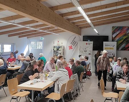 Blick ins DRK-Heim mit vielen Gästen
