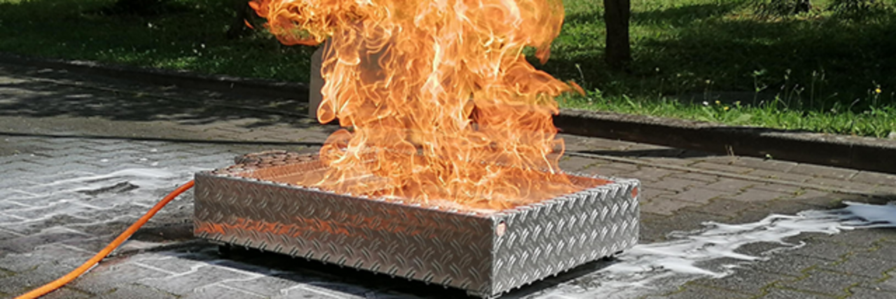 Flammen auf einer Fläche