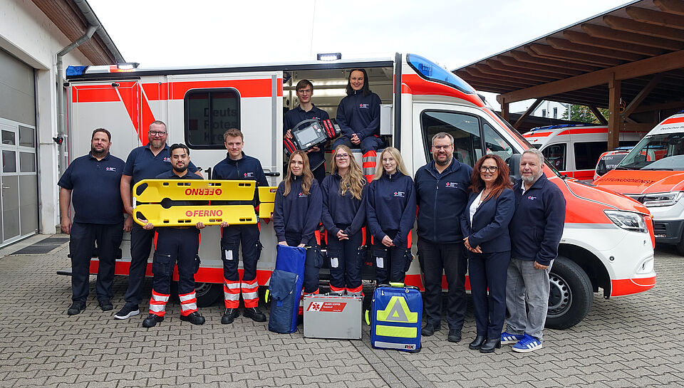 DRK_NFS_Azubistart_10_2026_1.jpg Personen, Rettungsfahrzeug, Rettungswache
