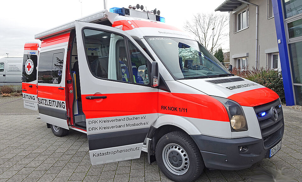 ELW2025_Fahrzeug_hp.jpg Das Einsatzleitfahrzeug vor der Firma mpdv