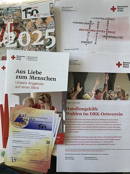 Collage aktueller Broschüren
