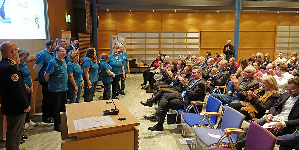 ehrenamtspreis_3_hp.jpg Die Preisträger aus Allfeld und ein Blick ins Publikum