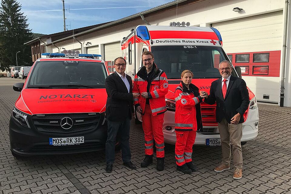 Schlüsselübergabe an die Einsatzkräfte