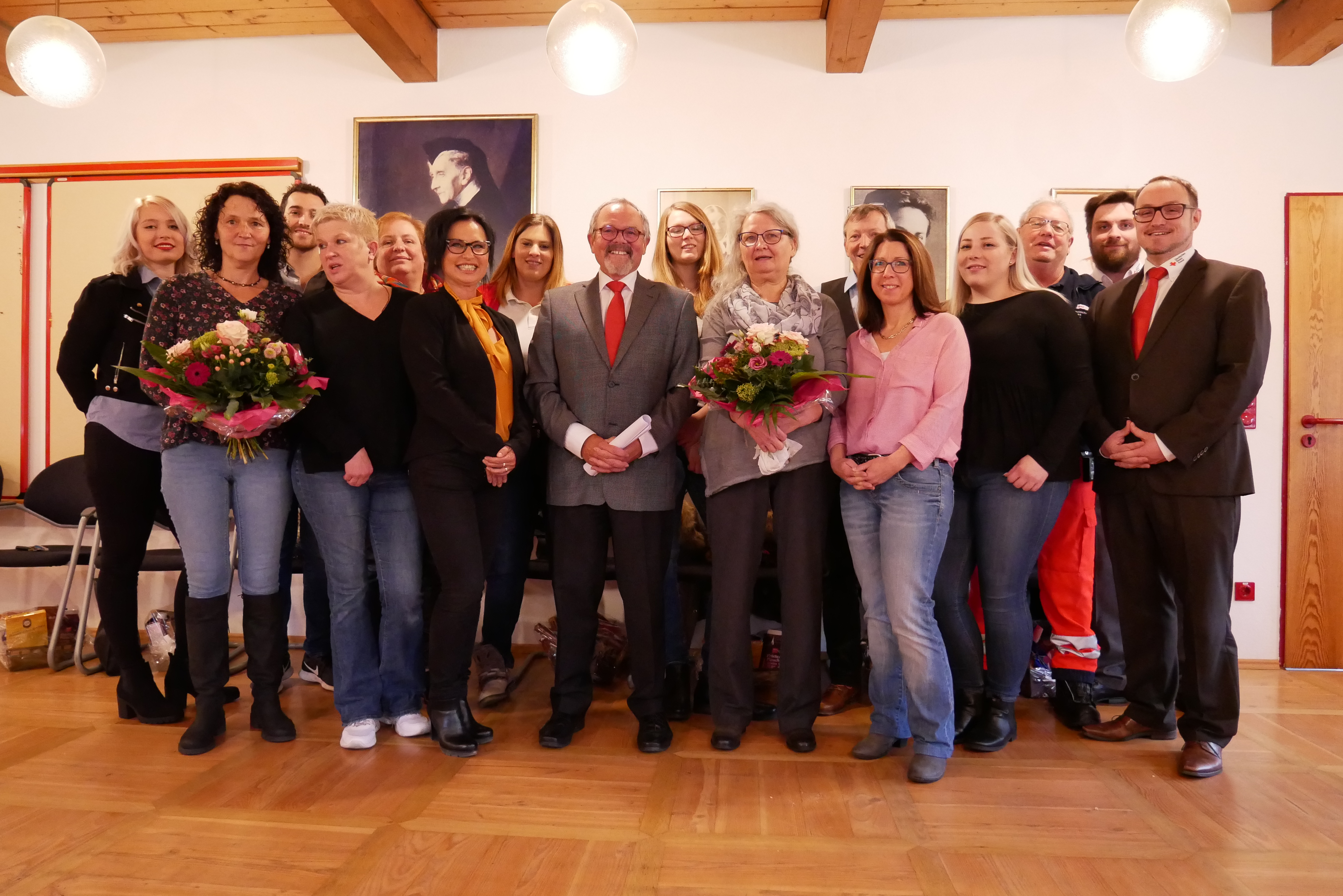 Im „Rittersaal“ des DRK-Kreisverbandes Mosbach wurden in einer Feierstunde  Mitar-beiterinnen und Mitarbeiter geehrt. Foto: Claus Kaiser