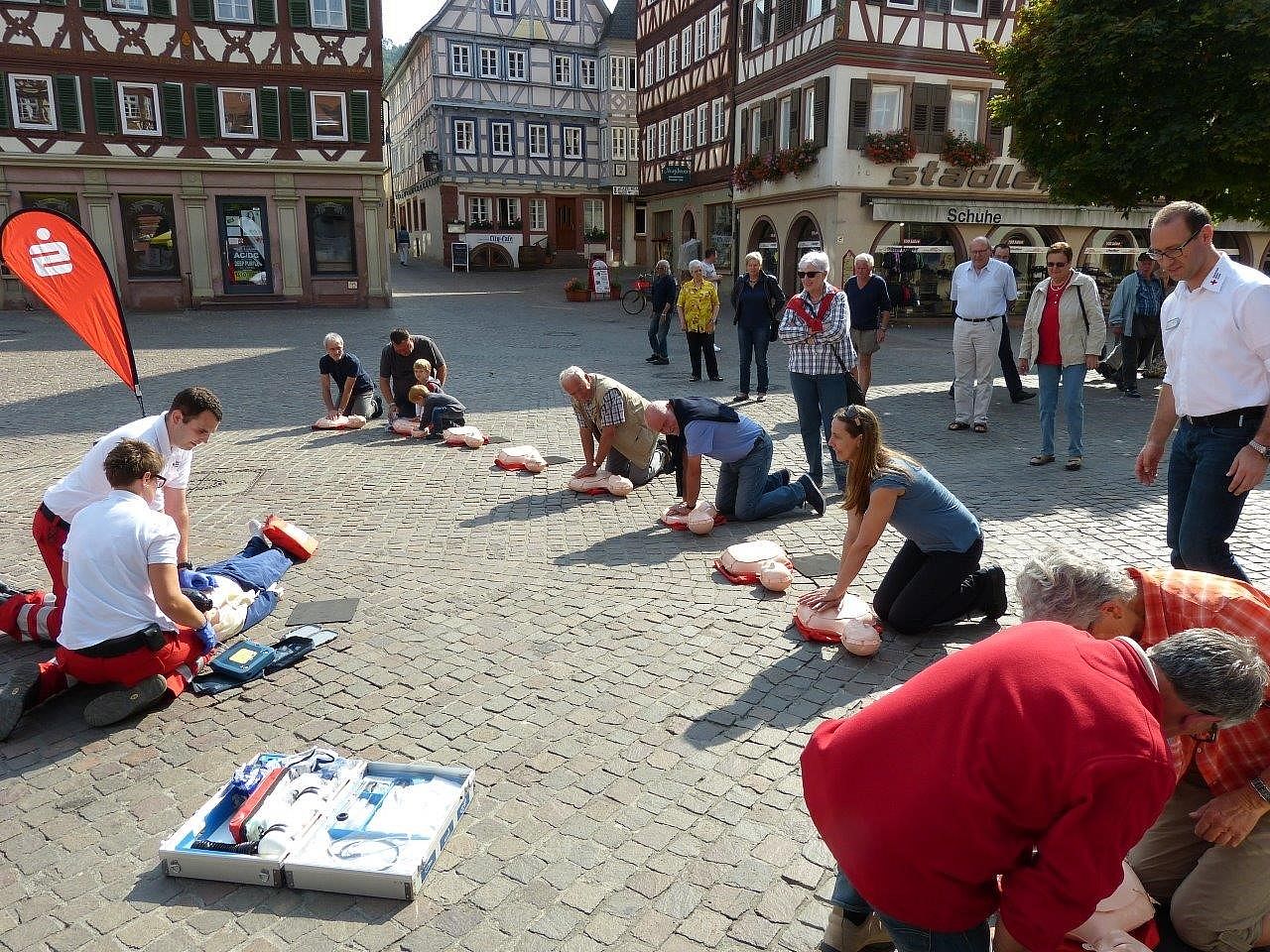 Die „Woche der Wiederbelebung“ soll bei möglichst vielen Menschen ein Bewusstsein für die einfachen, aber lebenswichtigen Maßnahmen der Reanimation schaffen. 